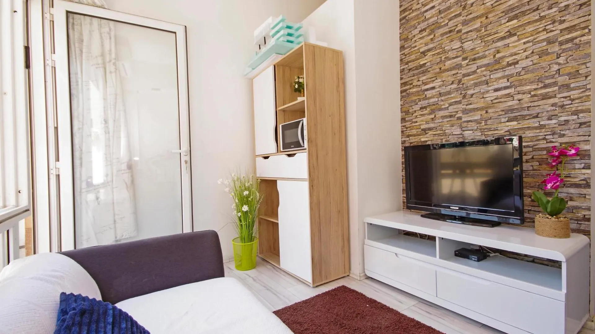 Apartment House Split